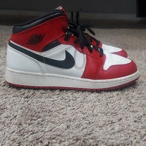 Chicago mid jordans